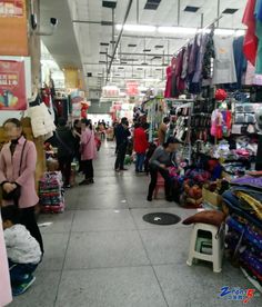 九龍小商品市場人氣有多旺？停車場